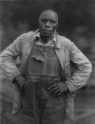 Mann in Overalls