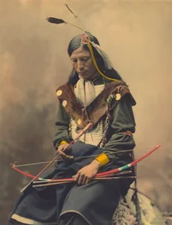 Porträt von Oglala Sioux Ratschef Bone Necklace