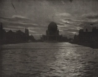 Das große Becken im Mondlicht