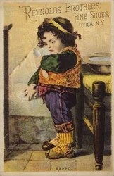 Mädchen mit seltsamen Sandalen