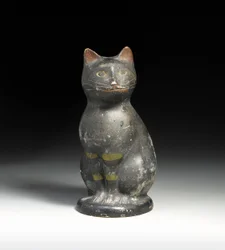 Geformte und dekorierte Katze