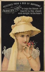 Hübsche Dame riecht an Blumen