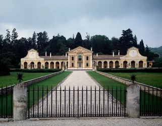 Blick auf die Villa Barbaro oder Volpi