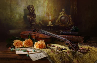 Antike Geige und Rosen