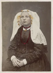 Porträt einer Frau in der Tracht von Beijerland