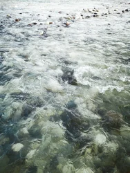 Fließende Flussfelsen