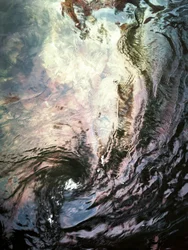Reflektierendes wirbelndes Wasser