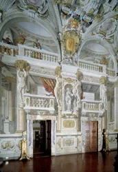 Innenansicht eines offiziellen Besprechungsraums, dekoriert mit Fresken von Angelo Michele Colonna und Agostino Mitelli
