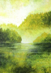 Nebliger grüner Fluss