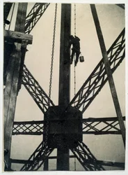 Maler auf dem Eiffelturm 1889, Paris