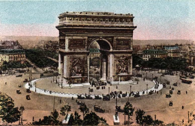 Paris: Blick auf den Arc de Triomphe und das Grab des unbekannten Soldaten auf der Place de l