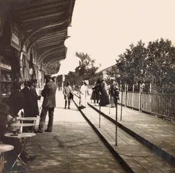 Weltausstellung von 1900 in Paris: Das rollende Trottoir. Private Sammlung