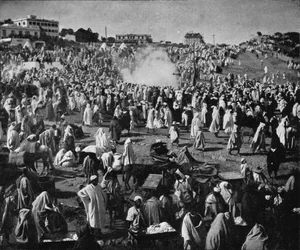 Ein Pulverstück zu Fuß, ca. 1900