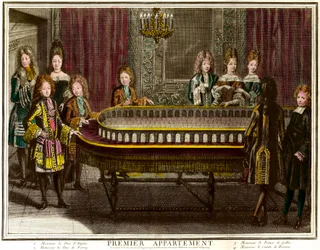 Philippe von Frankreich, Herzog von Anjou, später König von Spanien (1683-1746), Charles, Herzog von Berry (1686-1714) und Prinz von Wales spielen im ersten Appartement von Ludwig XIV. in Versailles - Kupferstich von Antoine Trouvain (1656-1708) Private Sa