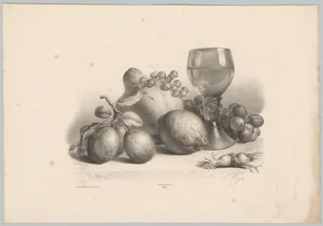 Stillleben mit Glas, Pflaumen, Zitrone, Trauben und Haselnüssen