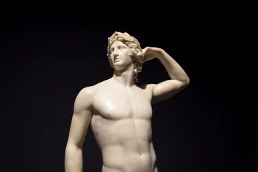 Die antike Skulptur Apollo krönt sich selbst - 1782 - Antonio Canova, 2019