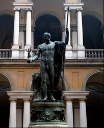 Napoleon Bonaparte (1769-1821) dargestellt als Friedensstifter in Mars Bronze-Skulptur von Antonio Canova (1757-1822) 1809 Höhe 325x125 cm Hof des Palastes Brera, Mailand