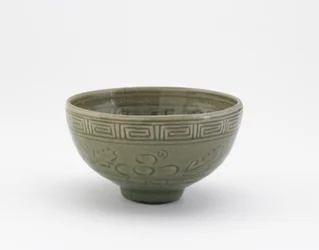 Servierschale im Stil der Longquan-Ware, frühes 19. Jahrhundert