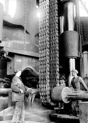 Arbeiter in der Metallfabrik von Terni in Nera Montorio, Terni, Italien, um 1935