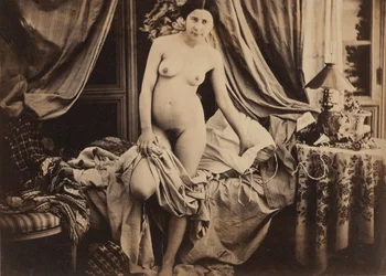 [Stehender Akt neben einem Bett], ca. 1854