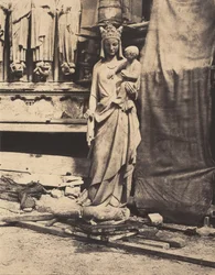 Jungfrau mit Kind, geschnitzt von Geoffroy-Dechaume, Baustelle der Kathedrale Notre-Dame, ca. 1854