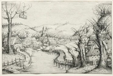Flusslandschaft mit drei kahlen Weiden und einer langen, gewundenen Holzbrücke