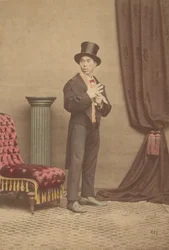 [Studio-Porträt eines japanischen Mannes in westlicher Kleidung], 1880er