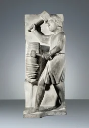 August, Statue aus dem Zyklus der Monate, Baptisterium von Parma
