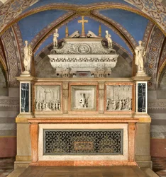 Krypta, Hochaltar mit der Arche der Heiligen Marcellino und Peter Exorzist, Ausgeführt von Benedetto Briosco 1506-08, Rekonstruiert von Matteo Galletti 1609