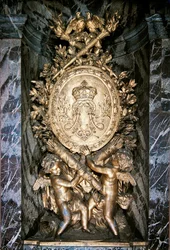 Skulptur auf dem Treppenabsatz der Escalier de la Reine, die symbolisch die Hochzeit von Ludwig XIV. und Marie-Therese von Österreich feiert