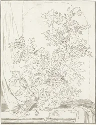 Vase mit Blumen vor einer Nische