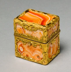 Kästchen mit Pflegeutensilien