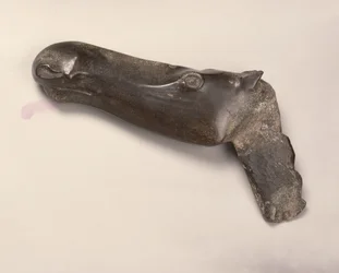 Kopf einer weiblichen Elchkuh, aus Jekaterinburg im Ural, 2000 v. Chr. (Horn)