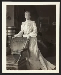 Mrs. John Arbuckle, ca. 1900-10 (s/w Foto)
