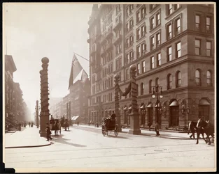 Dekorationen für die Dewey-Parade im Waldorf Astoria Hotel, 33rd Street und 5th Avenue, New York, 1899
