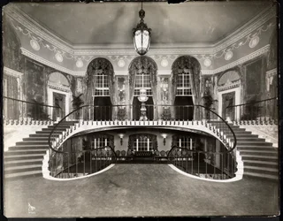 Doppeltreppe im Ritz-Carlton Hotel, 1913