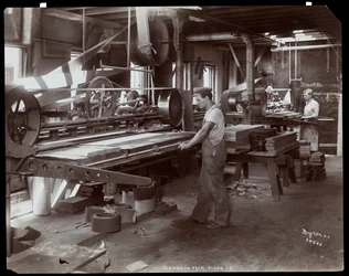 Männer arbeiten in der Hardman, Peck und Co. Klavierfabrik, New York, 1907