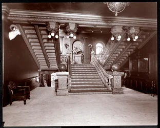Treppe im Park Avenue Hotel, 1901 oder 1902