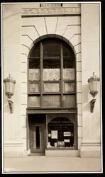 Ladenfront von En Route Service, Inc., im Savoy Plaza Hotel, 59th Street und 5th Avenue, New York, 1928