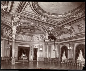Der Ballsaal im Hotel Savoy, ca. 1895-96