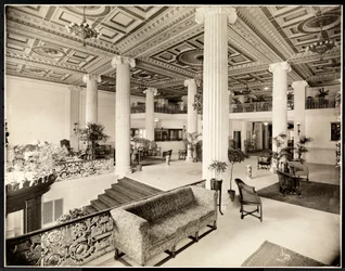 Der Eingang und die Lobby des Robert Treat Hotels, Newark, New Jersey, 1916