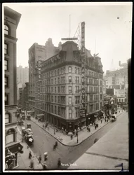 Ansicht des Grand Hotels an der 31st Street und Broadway, New York, ca. 1914 (Silbergelatineabzug)