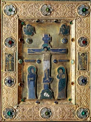 Evangelium aus Gold und Emaille, verziert mit Goldblättern und Filigrankreuz, das die Jungfrau und den Heiligen Johannes darstellt. 12.-13. Jahrhundert. Venedig, Schatz von San Marco