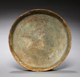 Tiefer Teller mit Falke und Laubwerk, 1100er Jahre