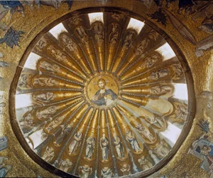 Türkei, Istanbul, Kirche des Heiligen Erlösers in Chora (Karyie Camii). Südkuppel des Narthex mit Christus im Zentrum. Byzantinische Kunst, realisiert zwischen 1315 und 1321.