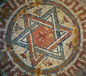 Detail eines Mosaikbodens mit dem Davidstern aus einer byzantinischen Kirche in Shiloh, Westjordanland, 4. Jahrhundert n. Chr. (Mosaik)