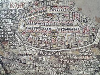 Detail eines byzantinischen Mosaiks, das die Stadt Jerusalem darstellt