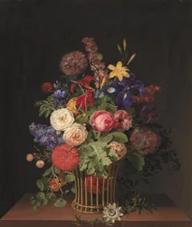 Ein leichter Weidenkorb mit Blumen