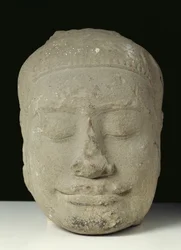Buddhakopf mit geschlossenen Augen, Angkor