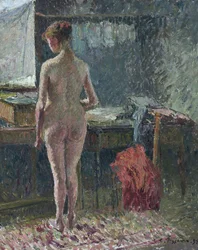 Nackte Frau von hinten in einem Innenraum